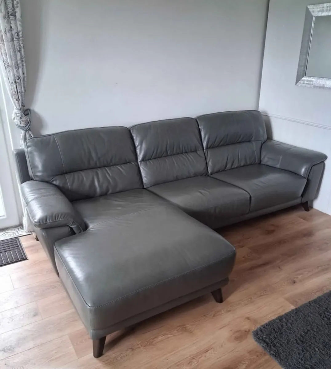 Corner settee - Image 1