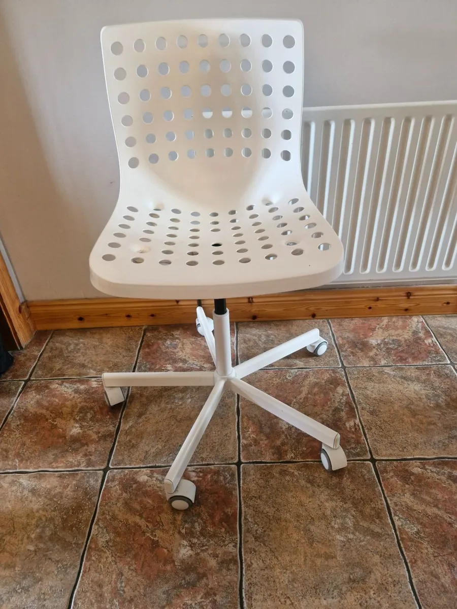 Office chair - Image 1