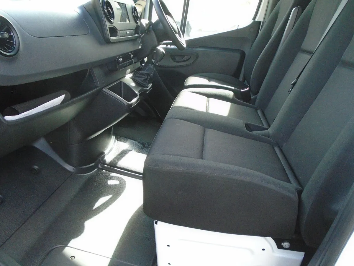 2023 Mercedes-Benz Sprinter 315CDI MWB HR RWD - Image 4
