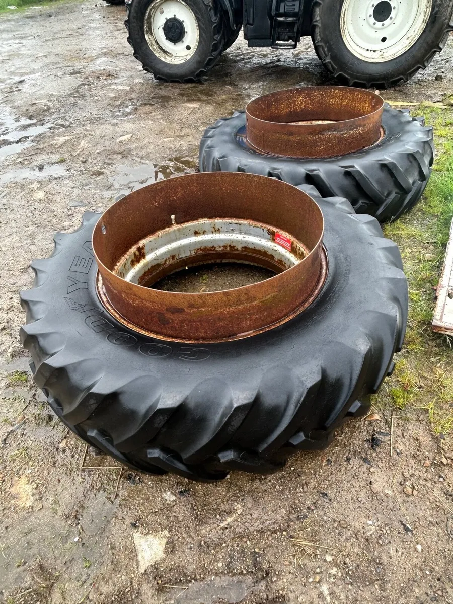 Dual wheels  18.4 R38 ,  Tyres 520/70/R34 - Image 1