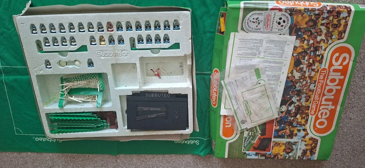 Subbuteo world cup italia 90 team . Boxed and in c - Image 4