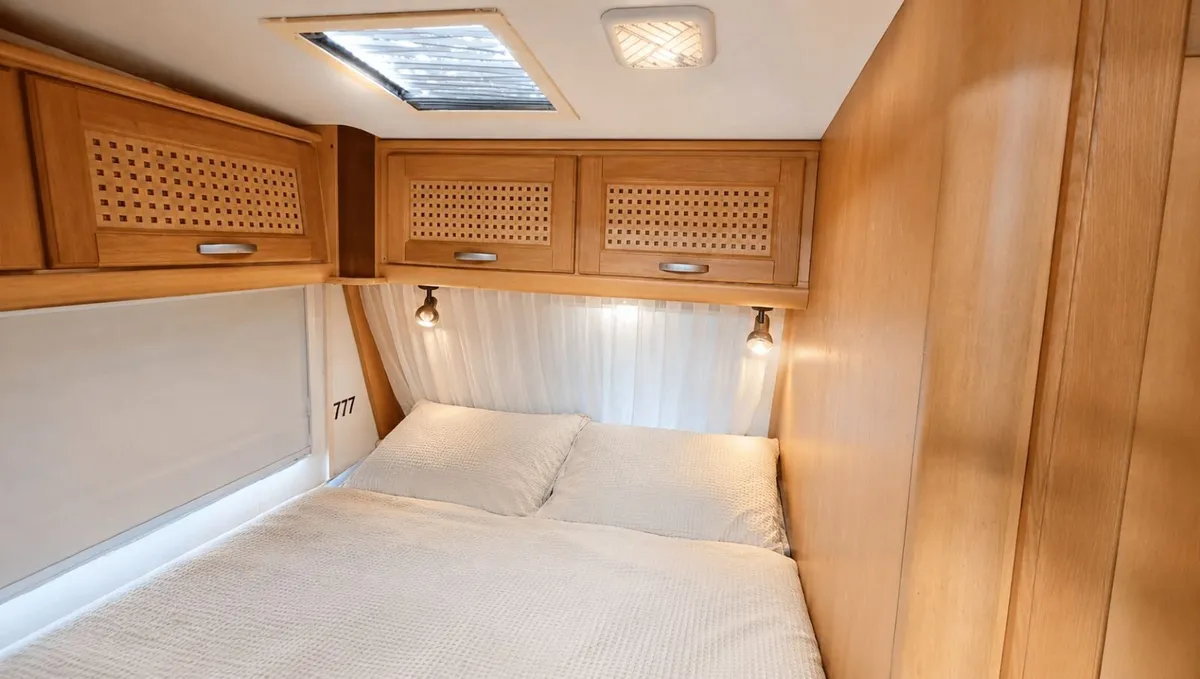 LMC Münsterland Dominant 655D 6-Berth Twin Axle - Image 4