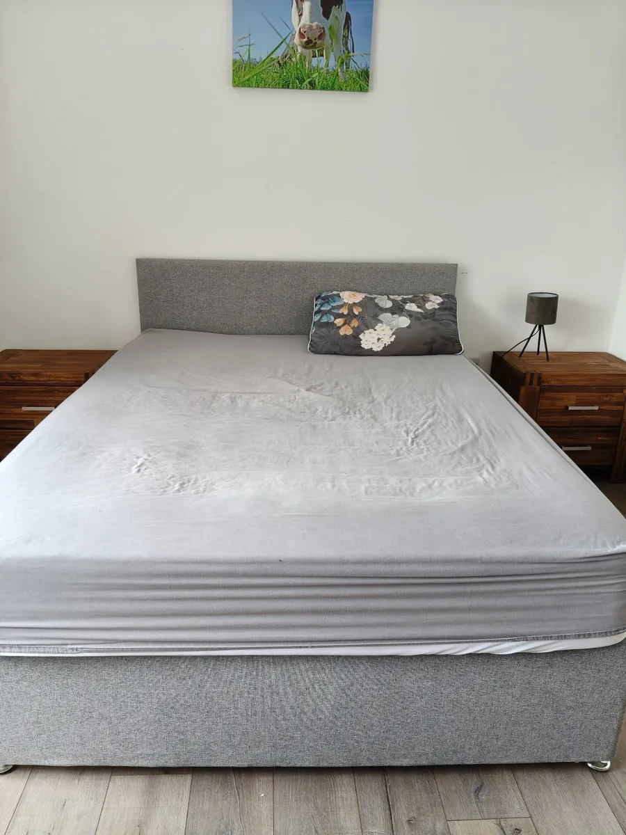 King size bed - Image 3