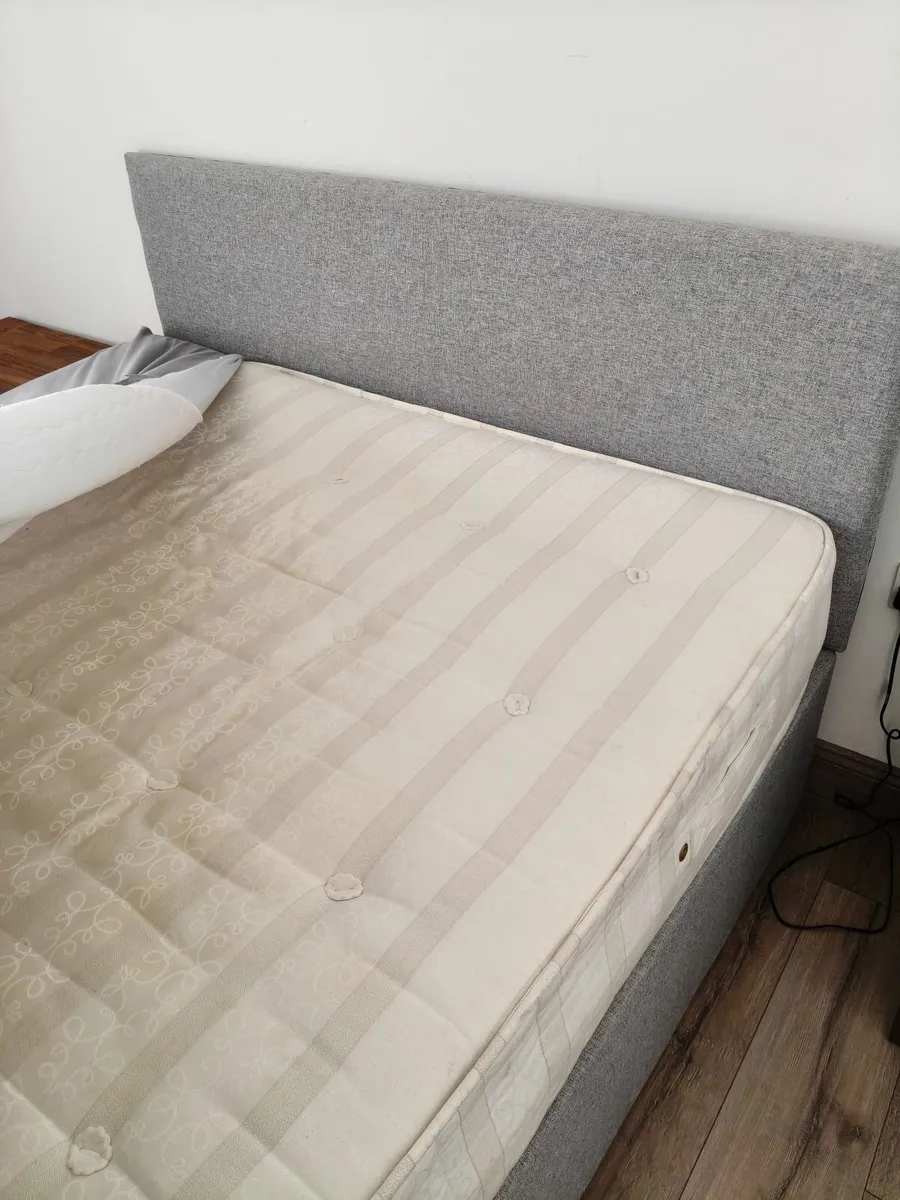King size bed - Image 4