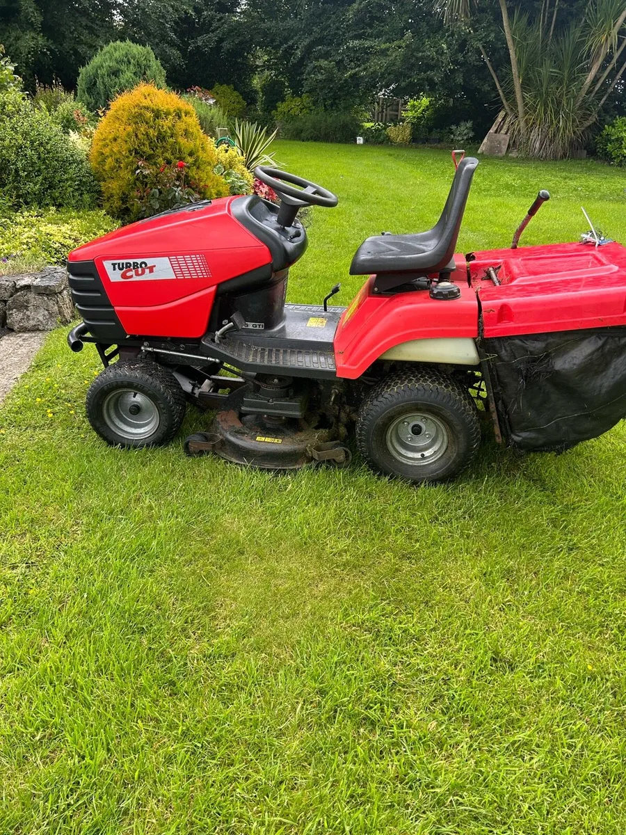 Ride on lawnmower - Image 1