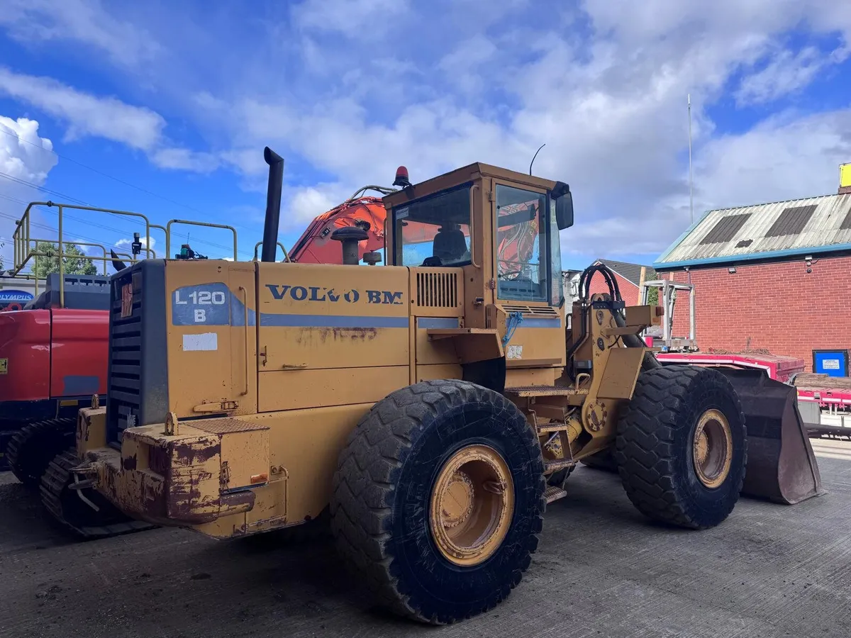 Volvo L120B wheeled loader - Image 1