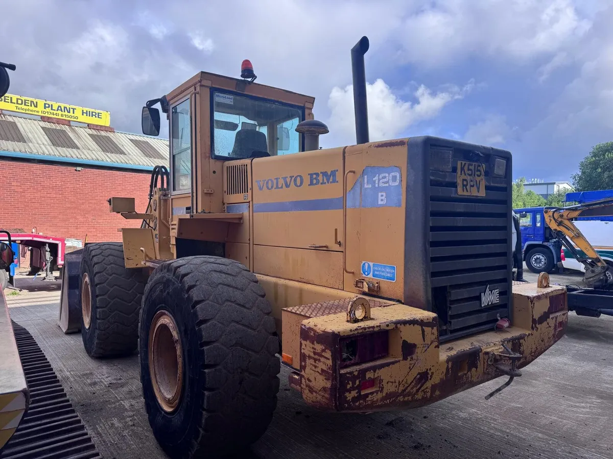 Volvo L120B wheeled loader - Image 2