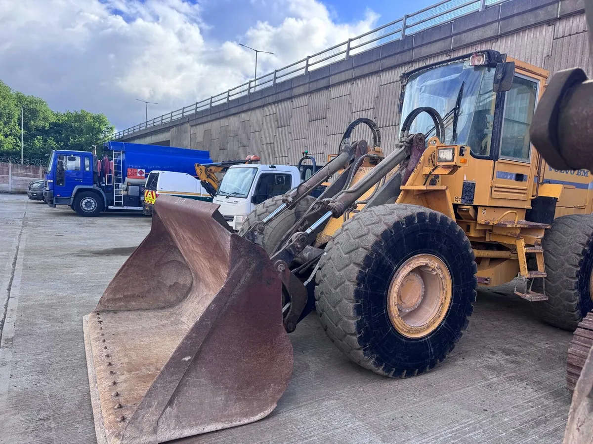 Volvo L120B wheeled loader - Image 4