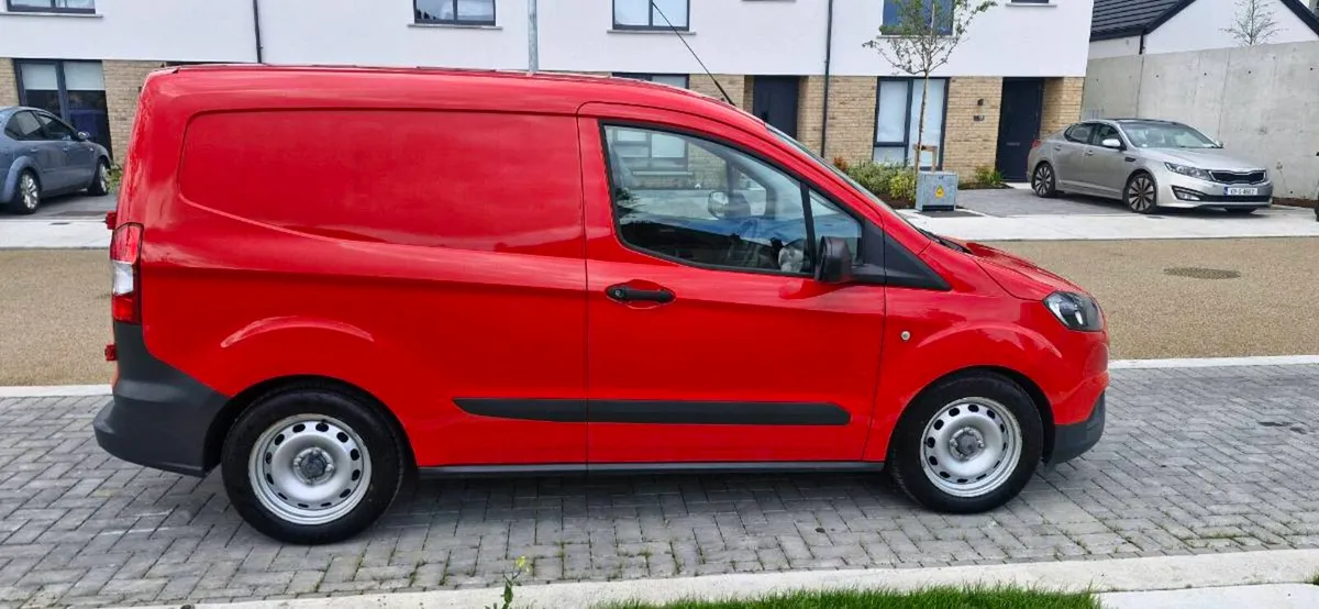 Ford Transit Courier 2021 - Image 3