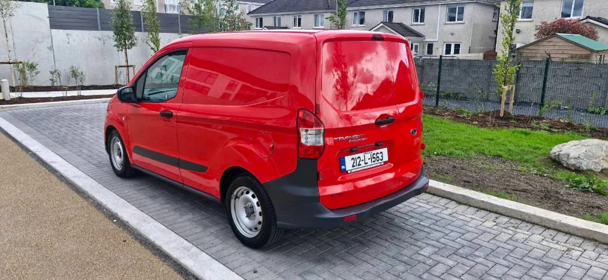 Ford Transit Courier 2021 - Image 4