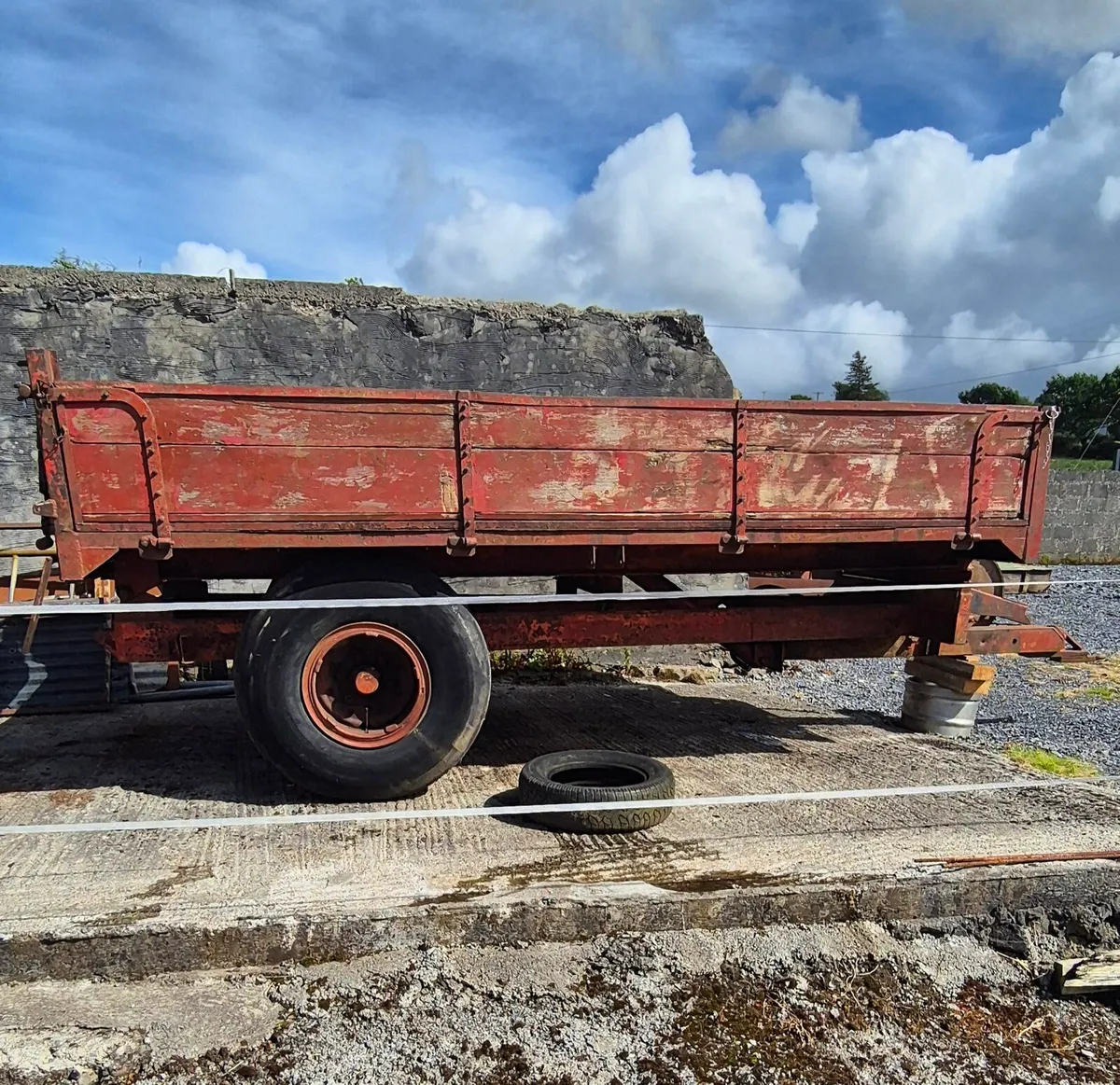Tipping trailer - Image 3