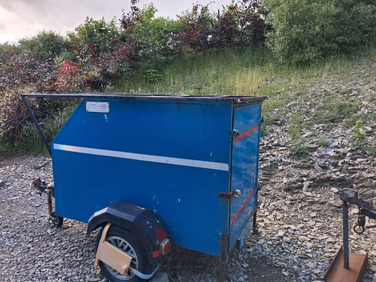 Small Trailer - Image 2