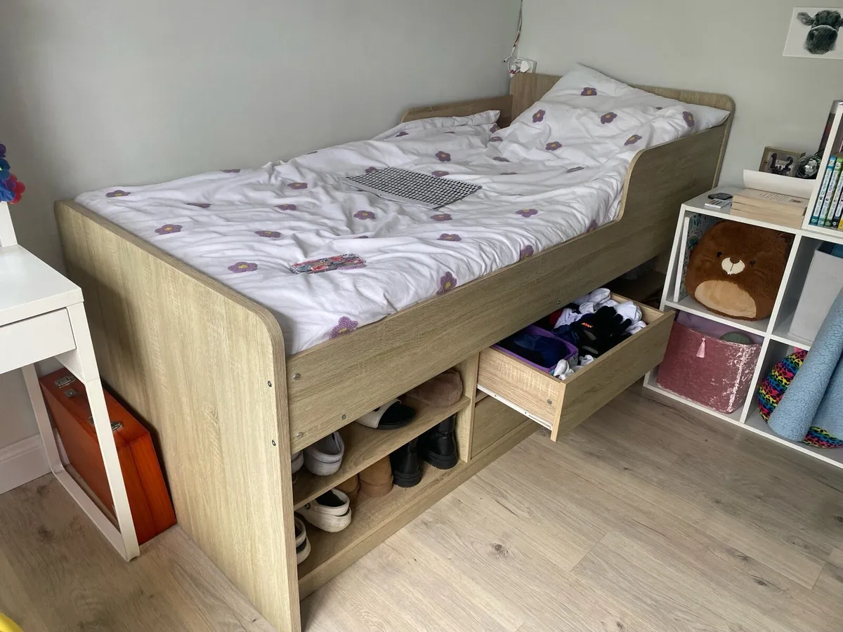 Mid height bed with storage - Image 2