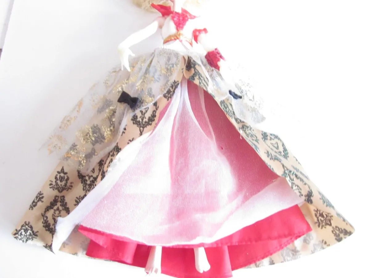 Barbie Ever After High Apple White Thronecoming - Image 3