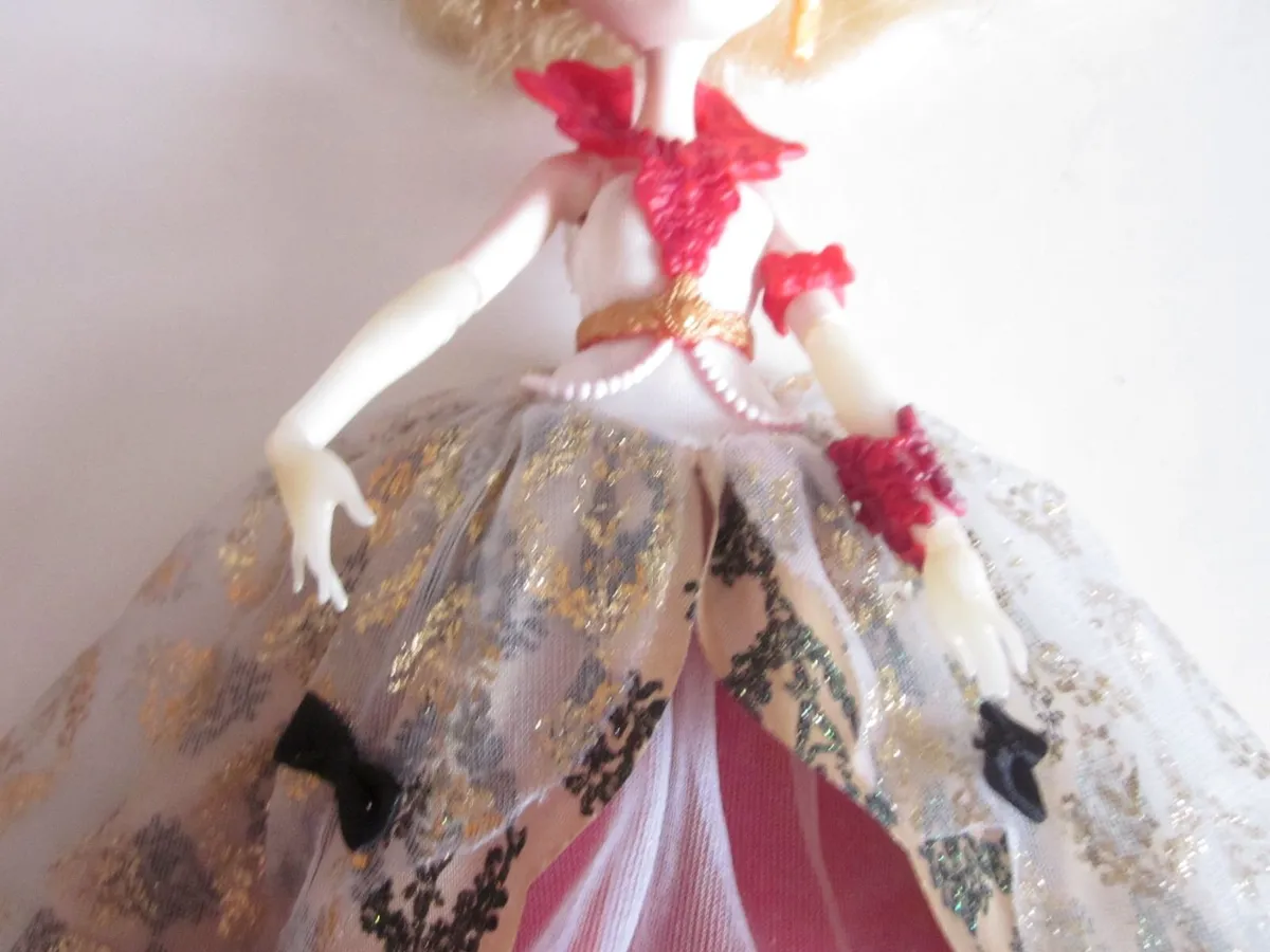 Barbie Ever After High Apple White Thronecoming - Image 4