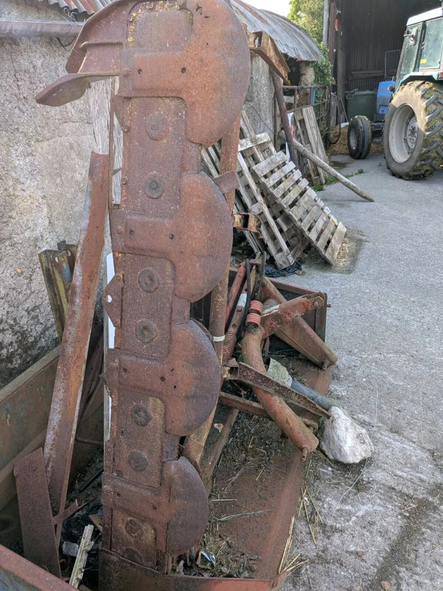 Kuhn 5' 6" Mower - Image 2