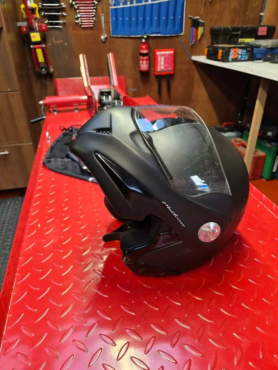Airoh Flip Helmet - Image 1