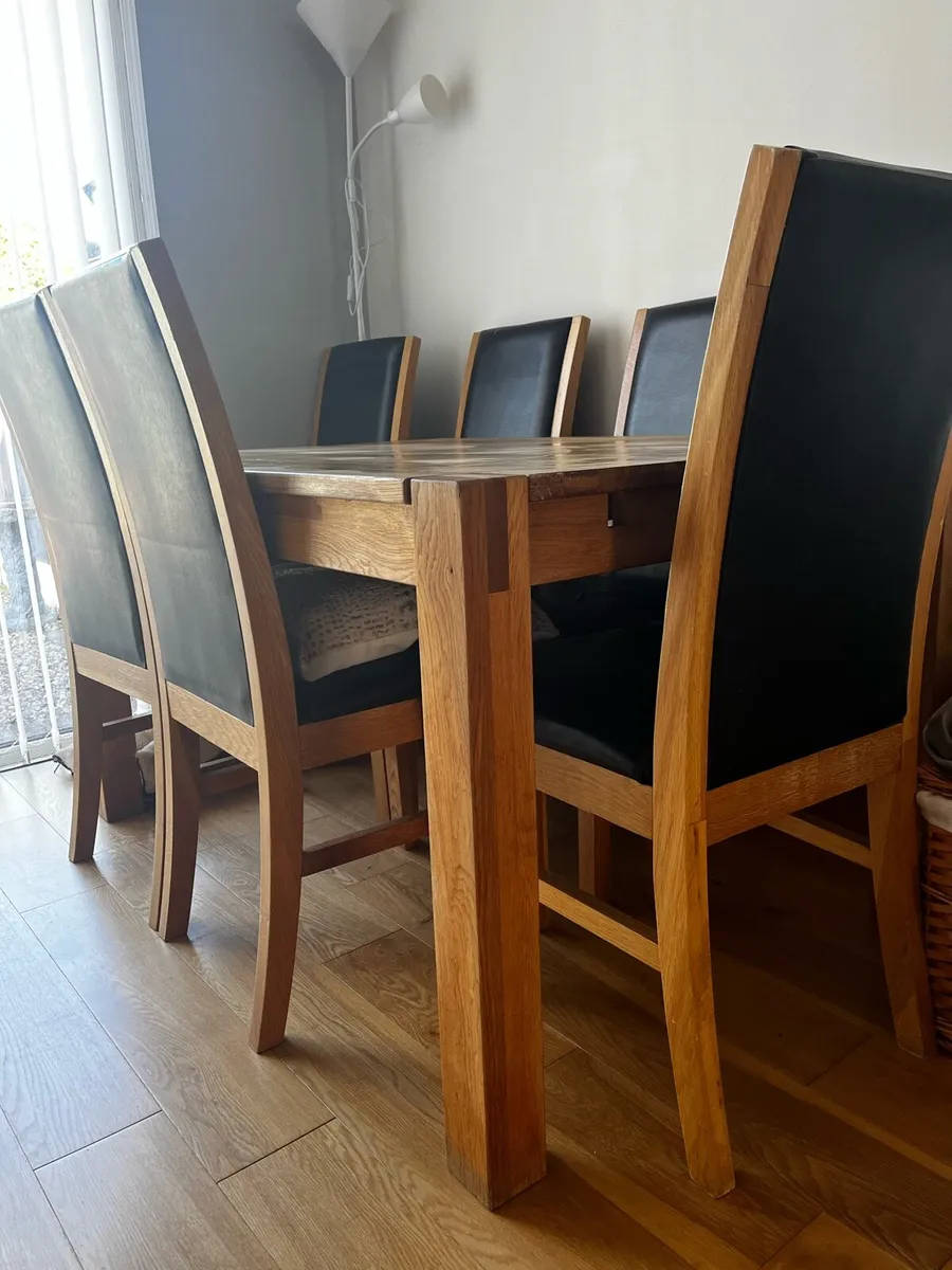 Dining table and 6 chairs - Image 1