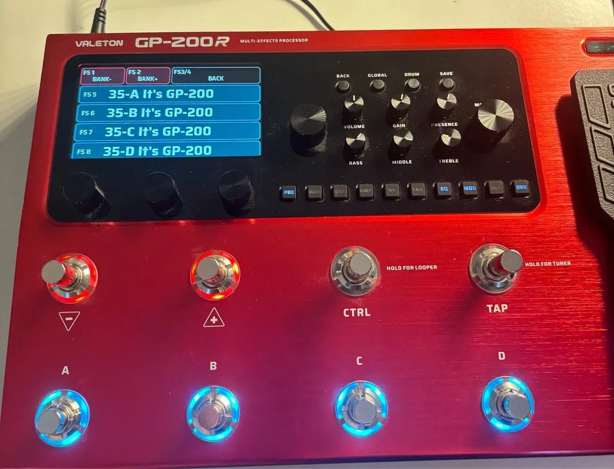 Valeton Gp200R guitar multi effects pedal - Image 2