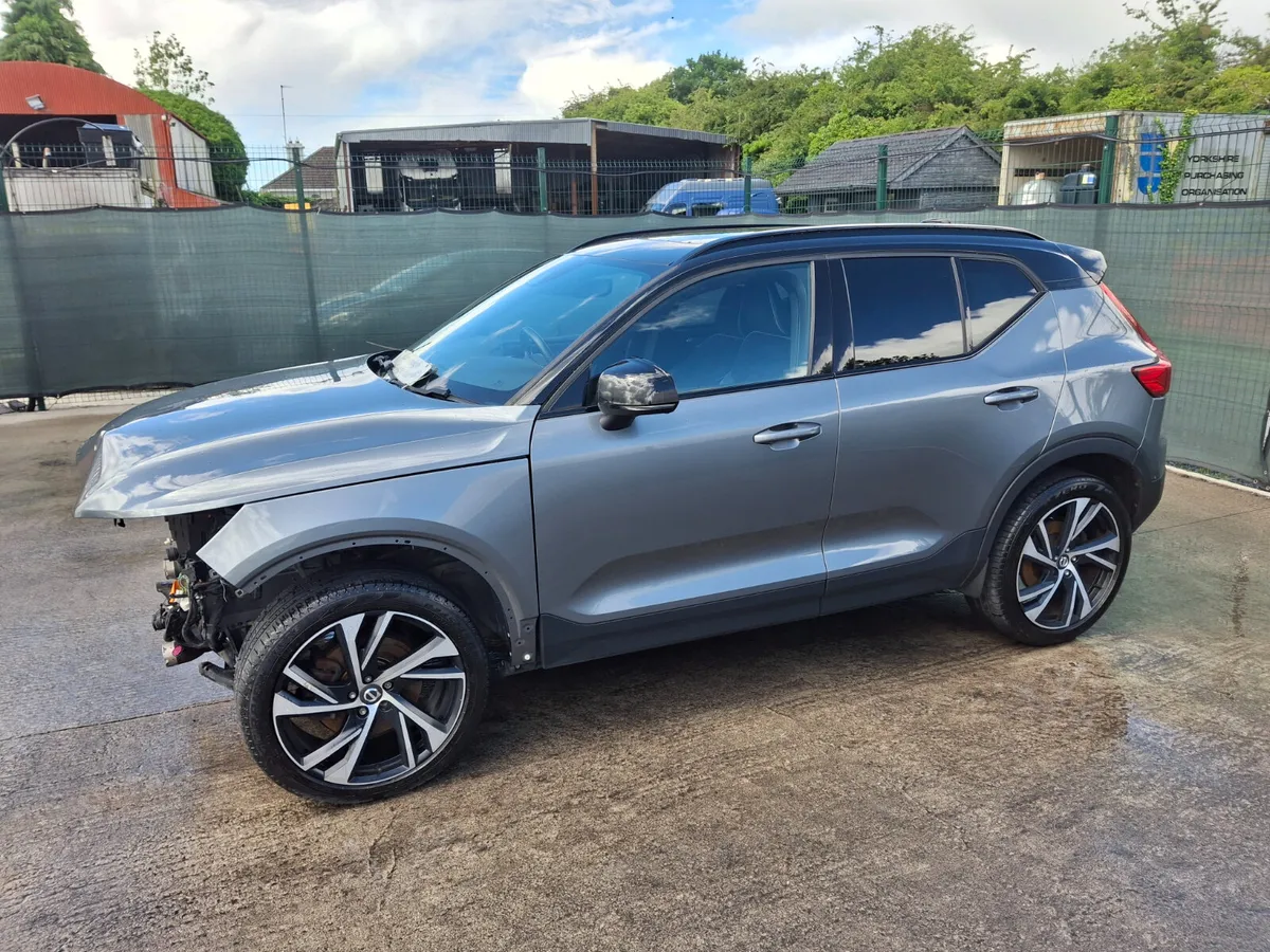 182 Volvo XC40  R Design  D3  Awd  79 miles  Autom - Image 1