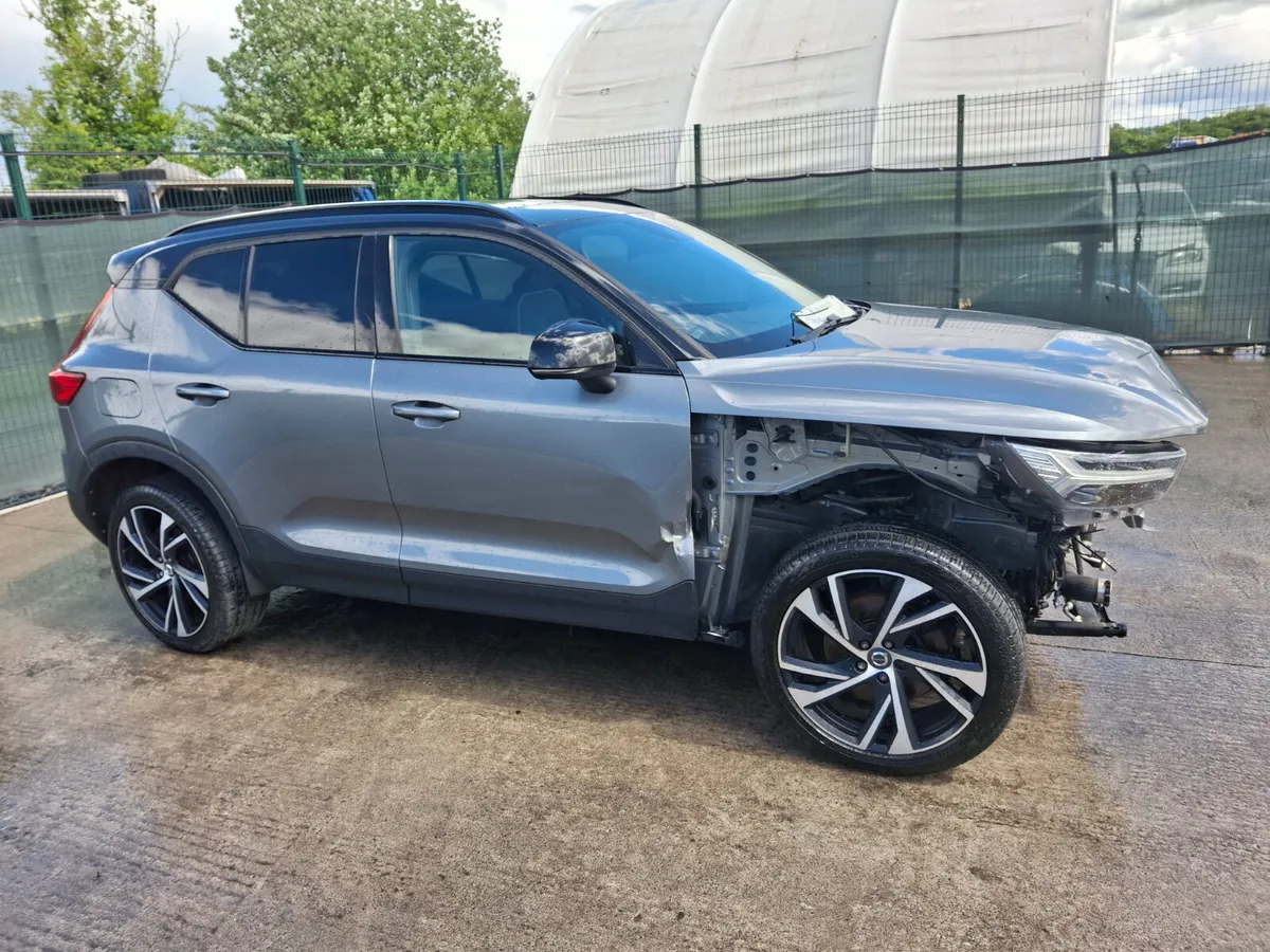 🚗182 Volvo XC40  R Design Automatic - Image 2