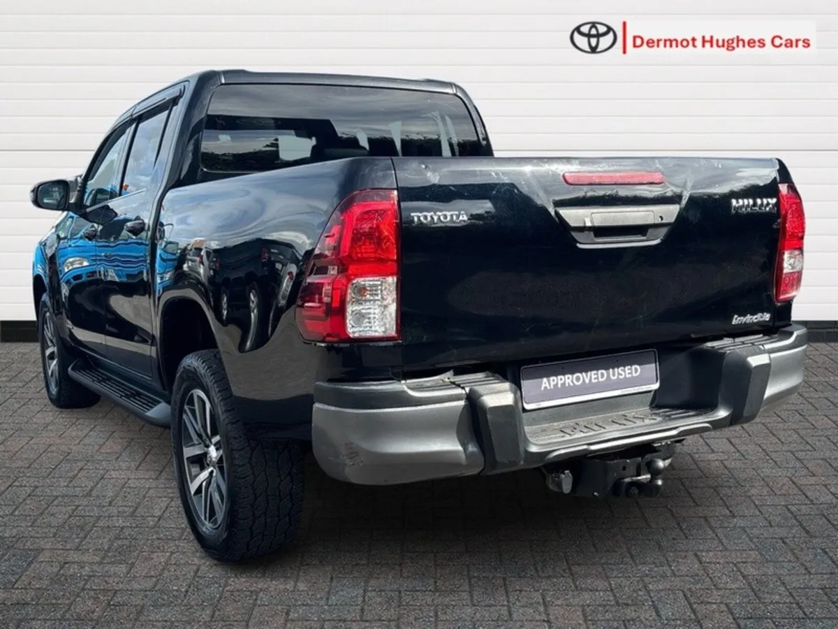 Toyota Hilux DCAB INVINCIBLE AT 4DR A AUTO - Image 2