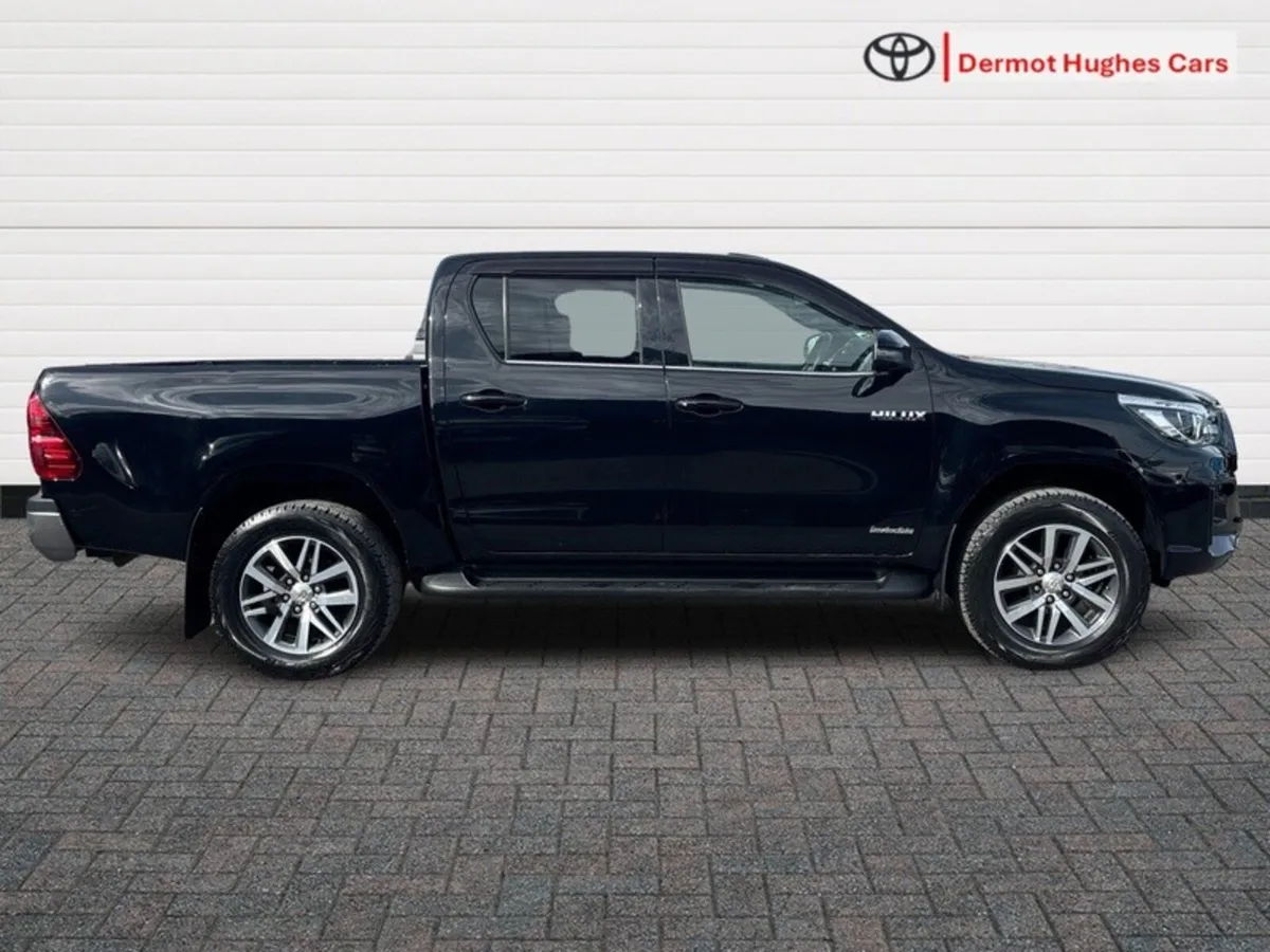 Toyota Hilux DCAB INVINCIBLE AT 4DR A AUTO - Image 3