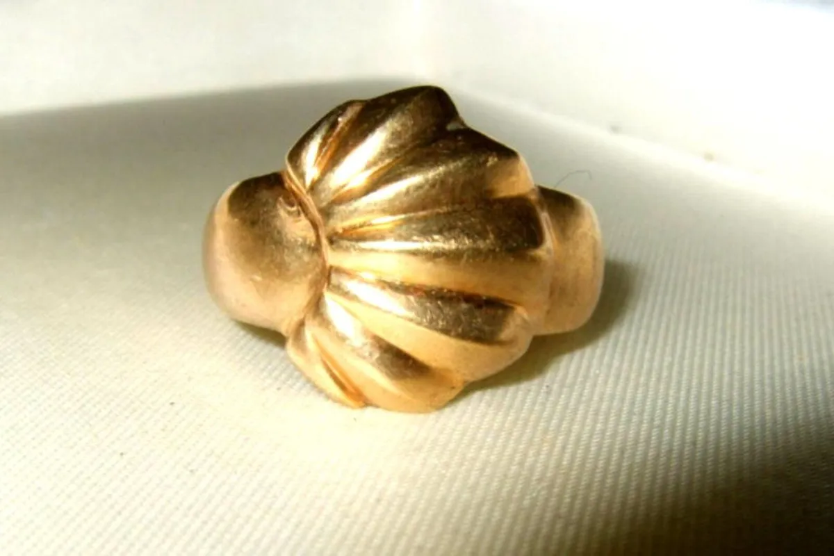 Vintage Hallmarked 9ct Gold 'Oyster' Ring - Image 1