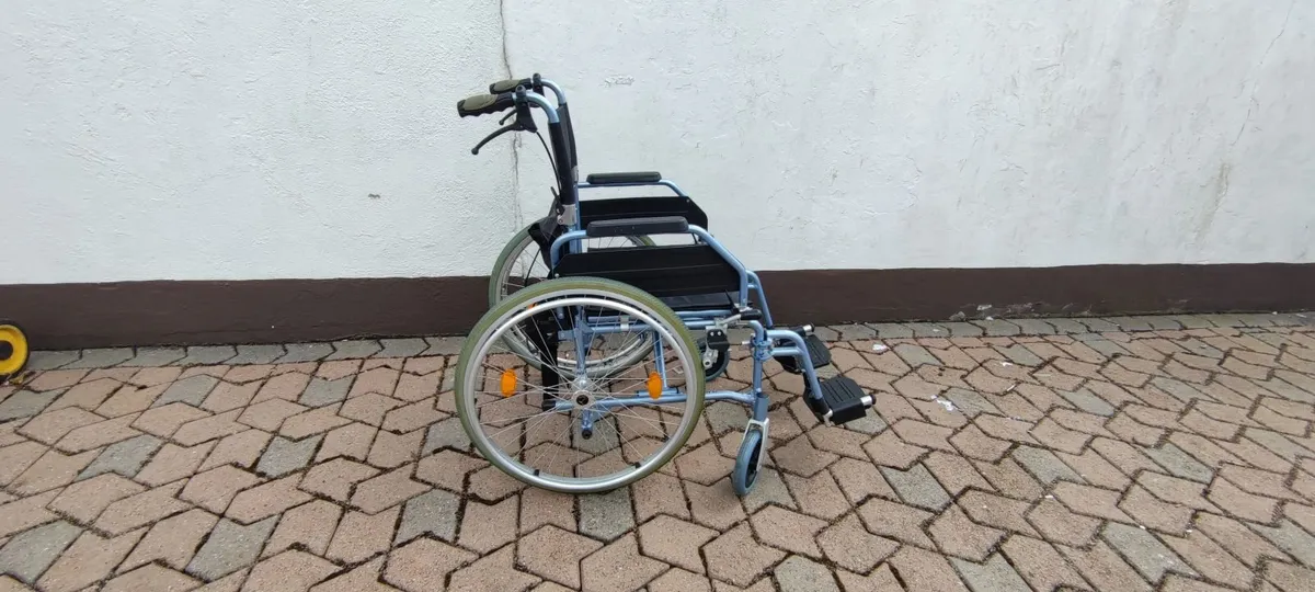 Two wheel chairs - Image 1