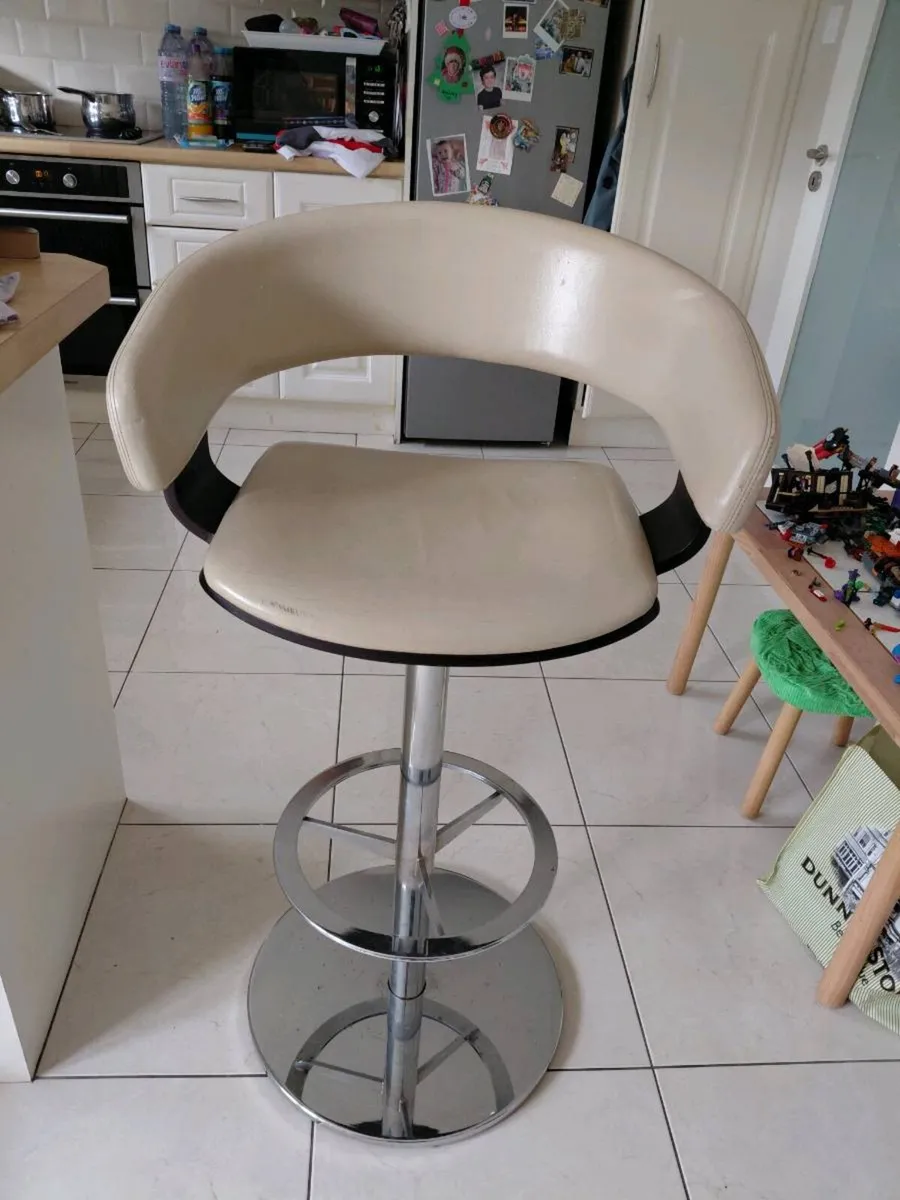 Breakfast stool