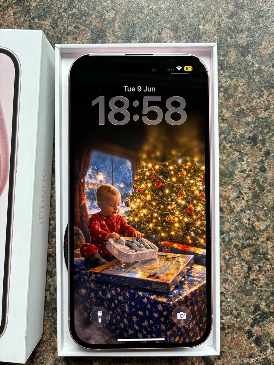 iPhone 15 - Image 2