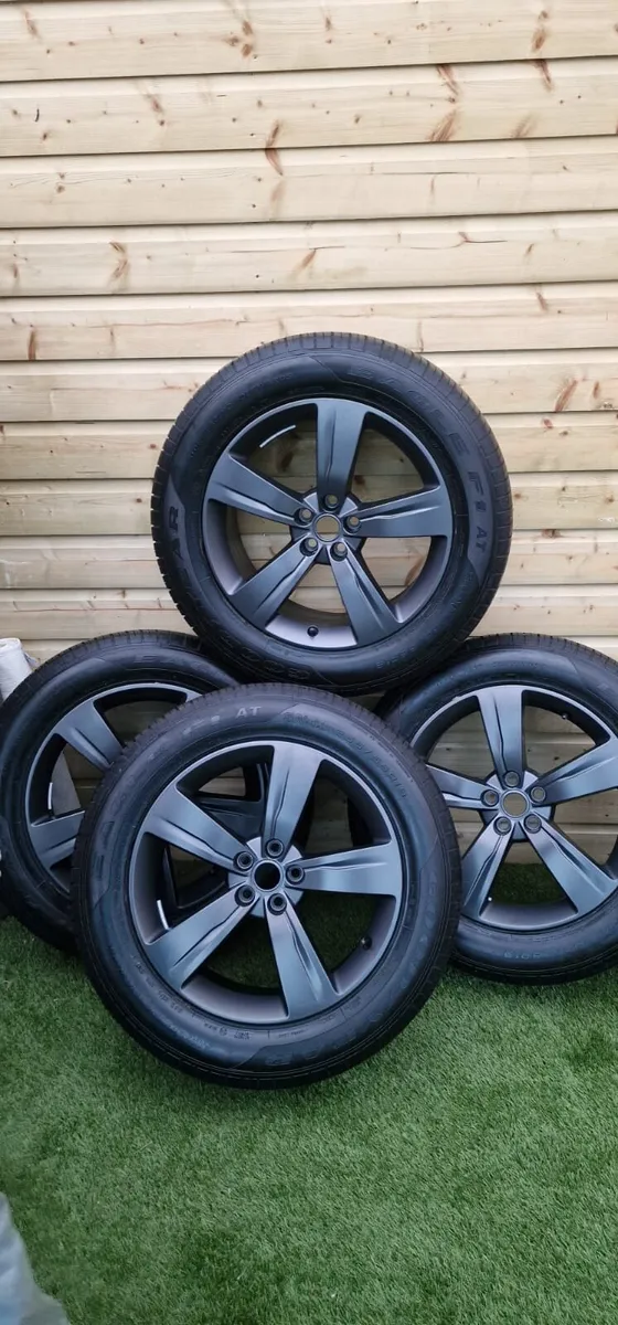 Land rover wheels and alloys - Image 1