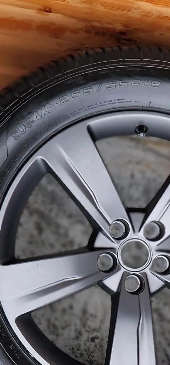 Land rover wheels and alloys - Image 3
