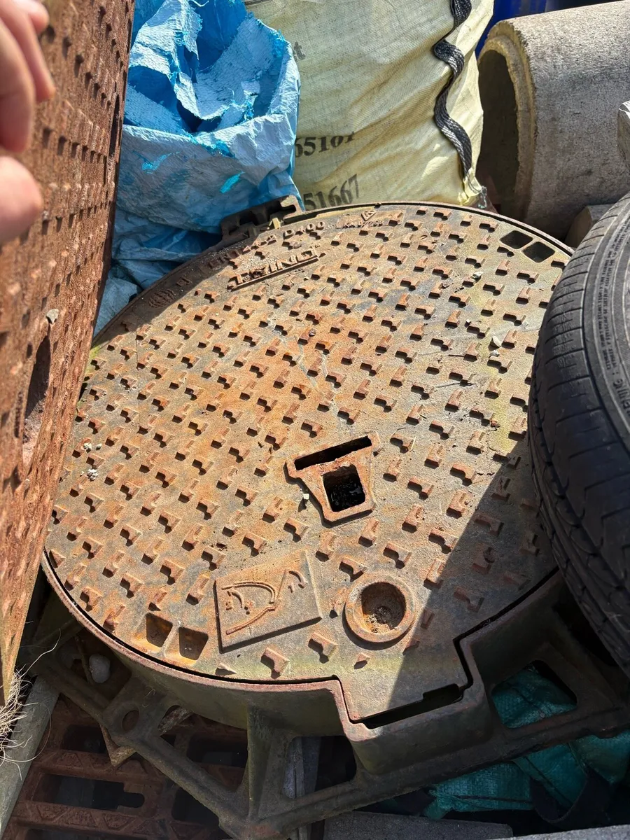Heavy duty manhole covers - Image 1