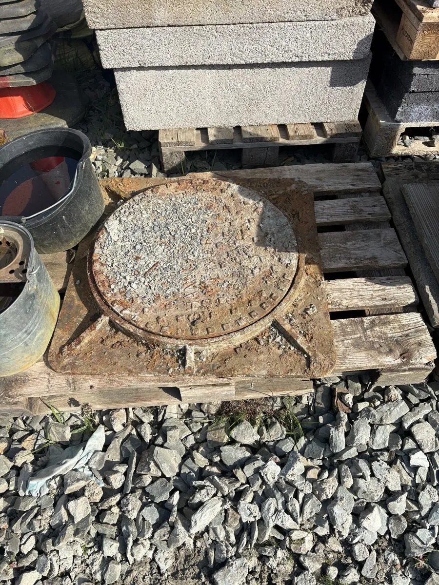 Heavy duty manhole covers - Image 2