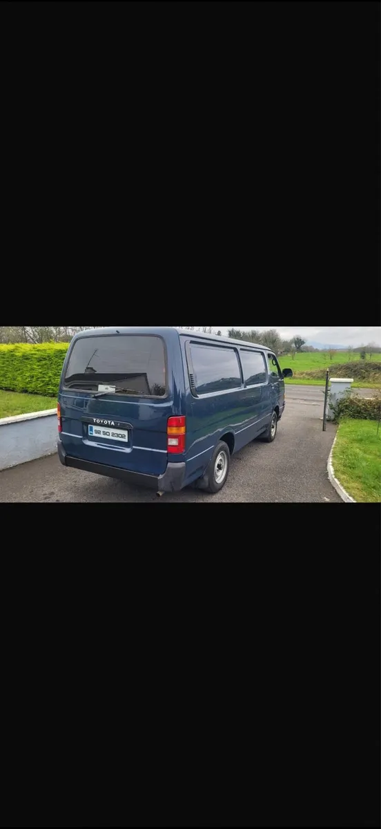 1992 TOYOTA HIACE - Image 2