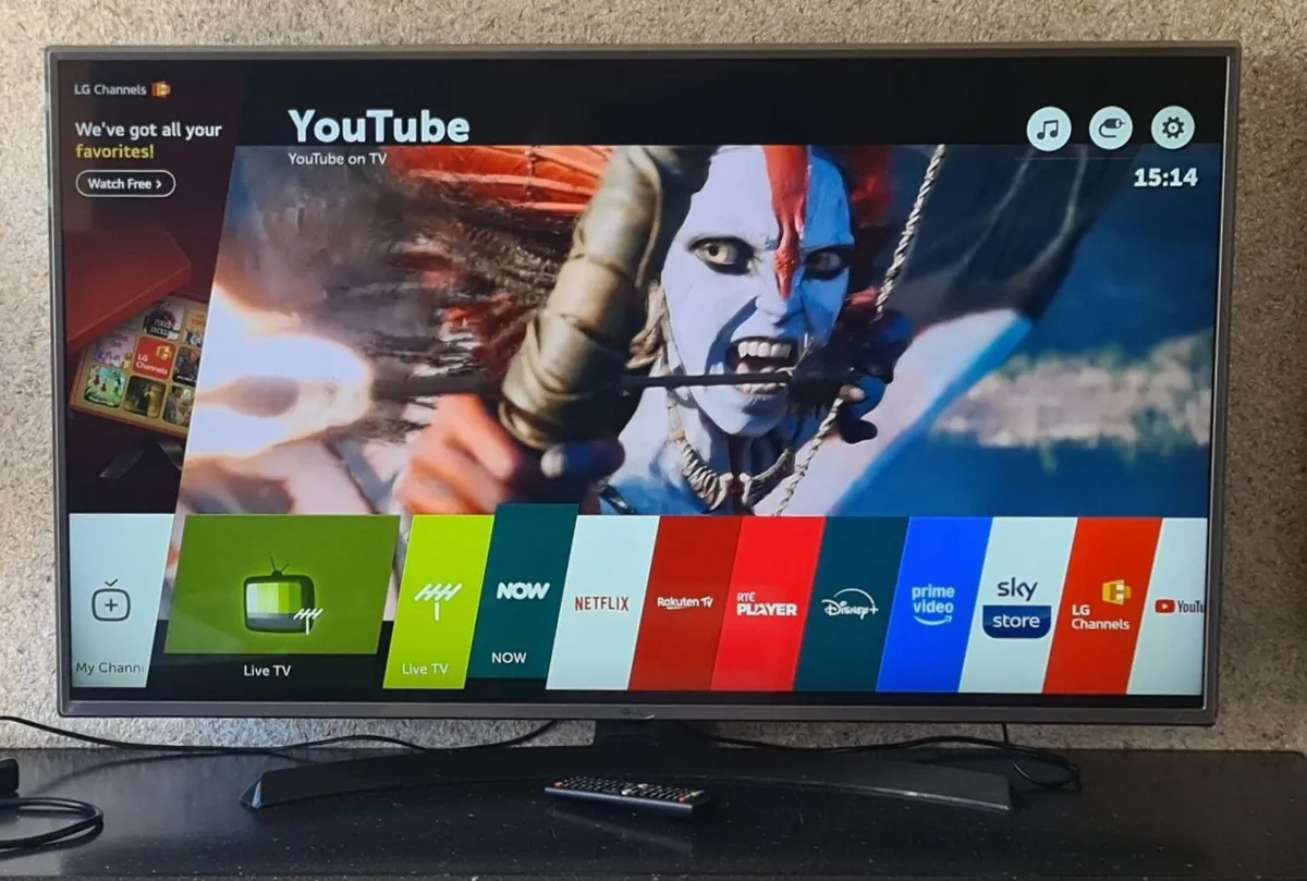 LG 49" 4K Ultra HD Smart TV 49UJ701V - Image 2