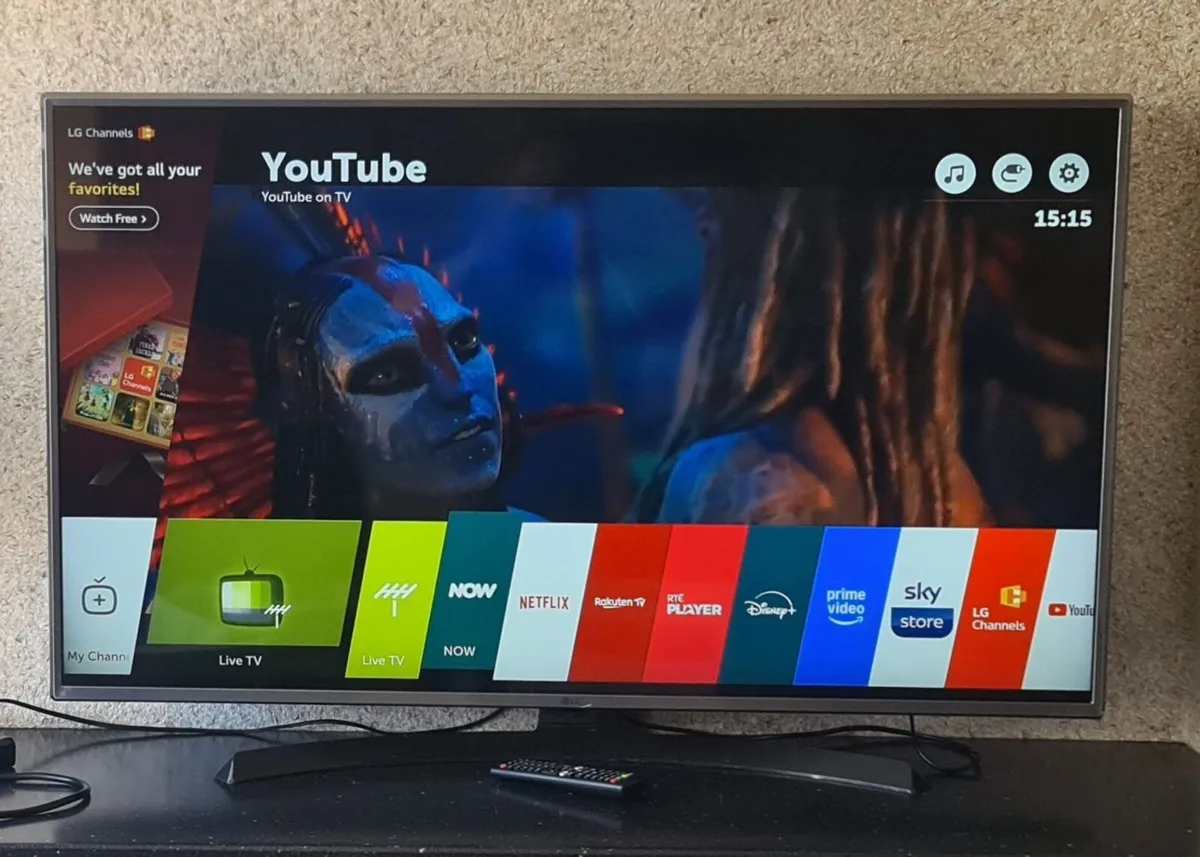 LG 49" 4K Ultra HD Smart TV 49UJ701V - Image 3
