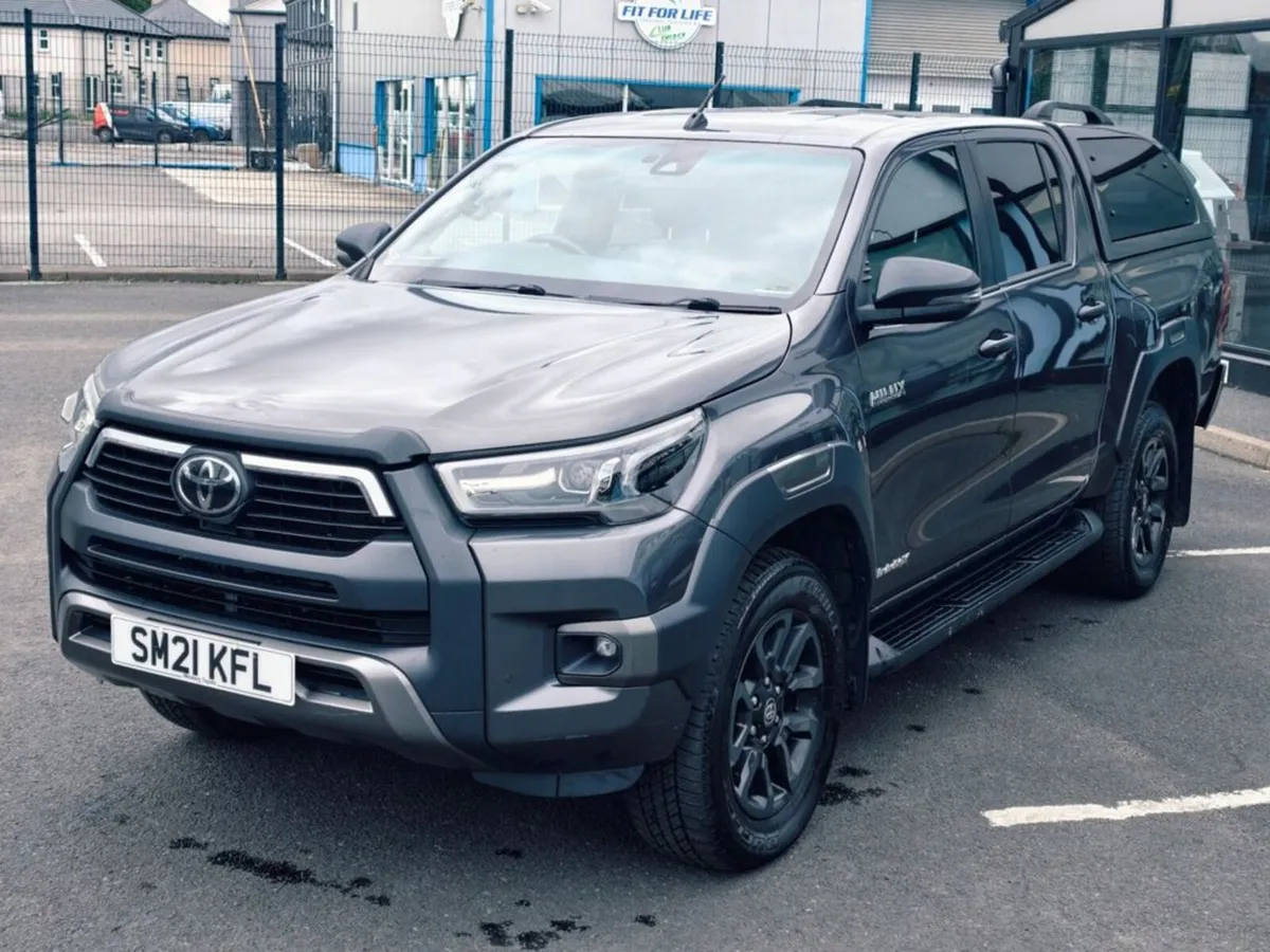 2021 TOYOTA HILUX 2.8 D-4D INVINCIBLE X - Image 3
