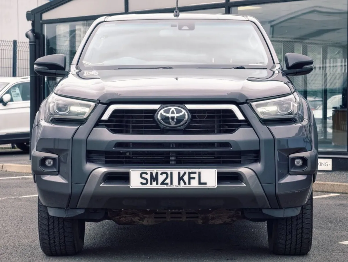 2021 TOYOTA HILUX 2.8 D-4D INVINCIBLE X - Image 2