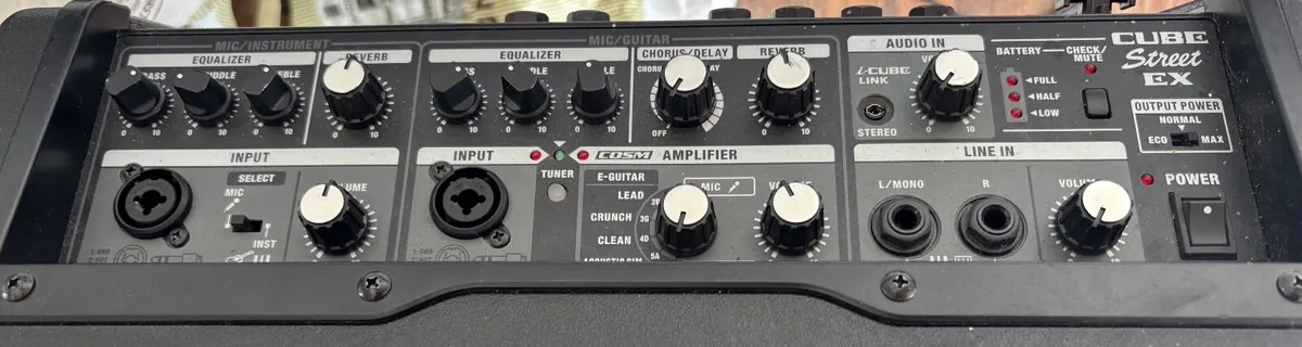 Roland Cube amp - Image 1