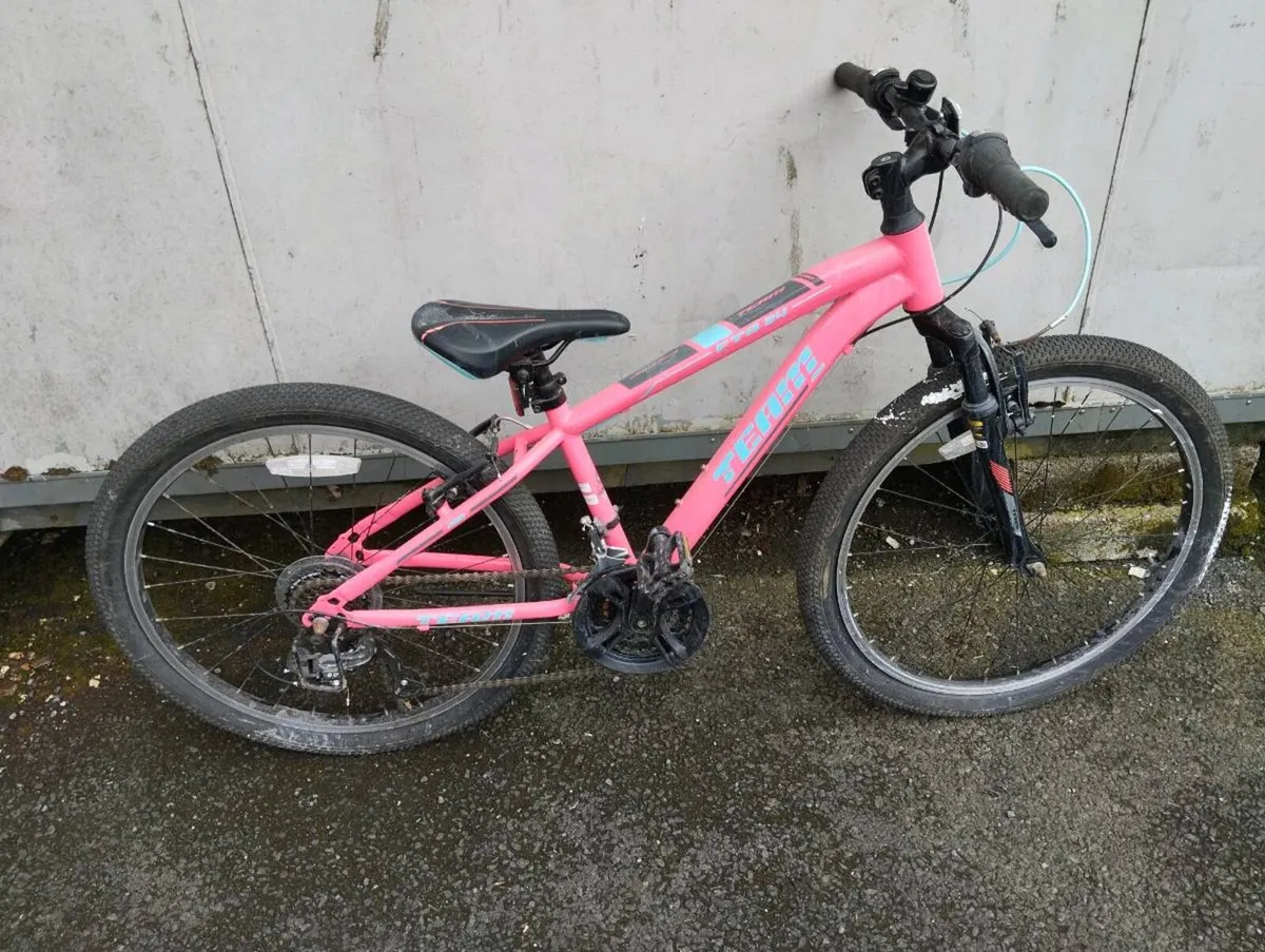 Girls 24inch bike - Image 1