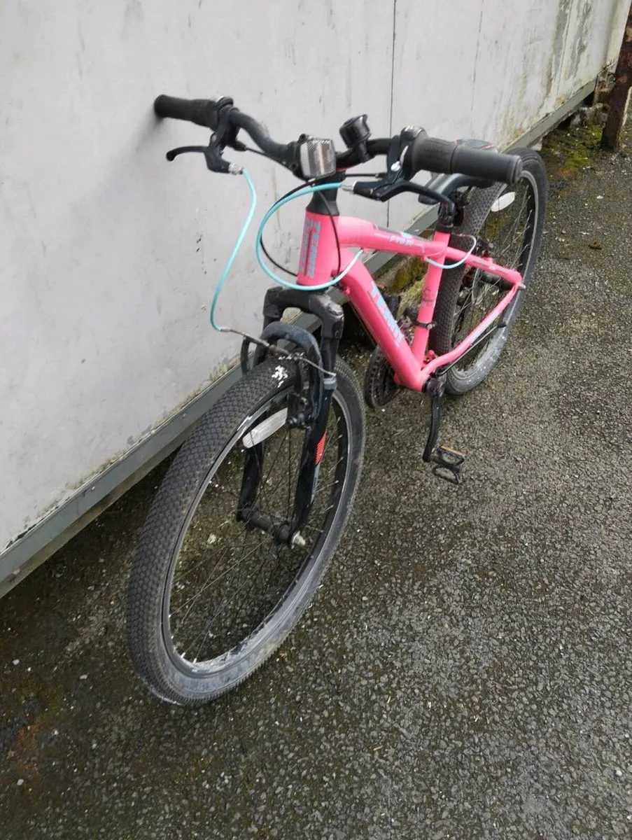 Girls 24inch bike - Image 3
