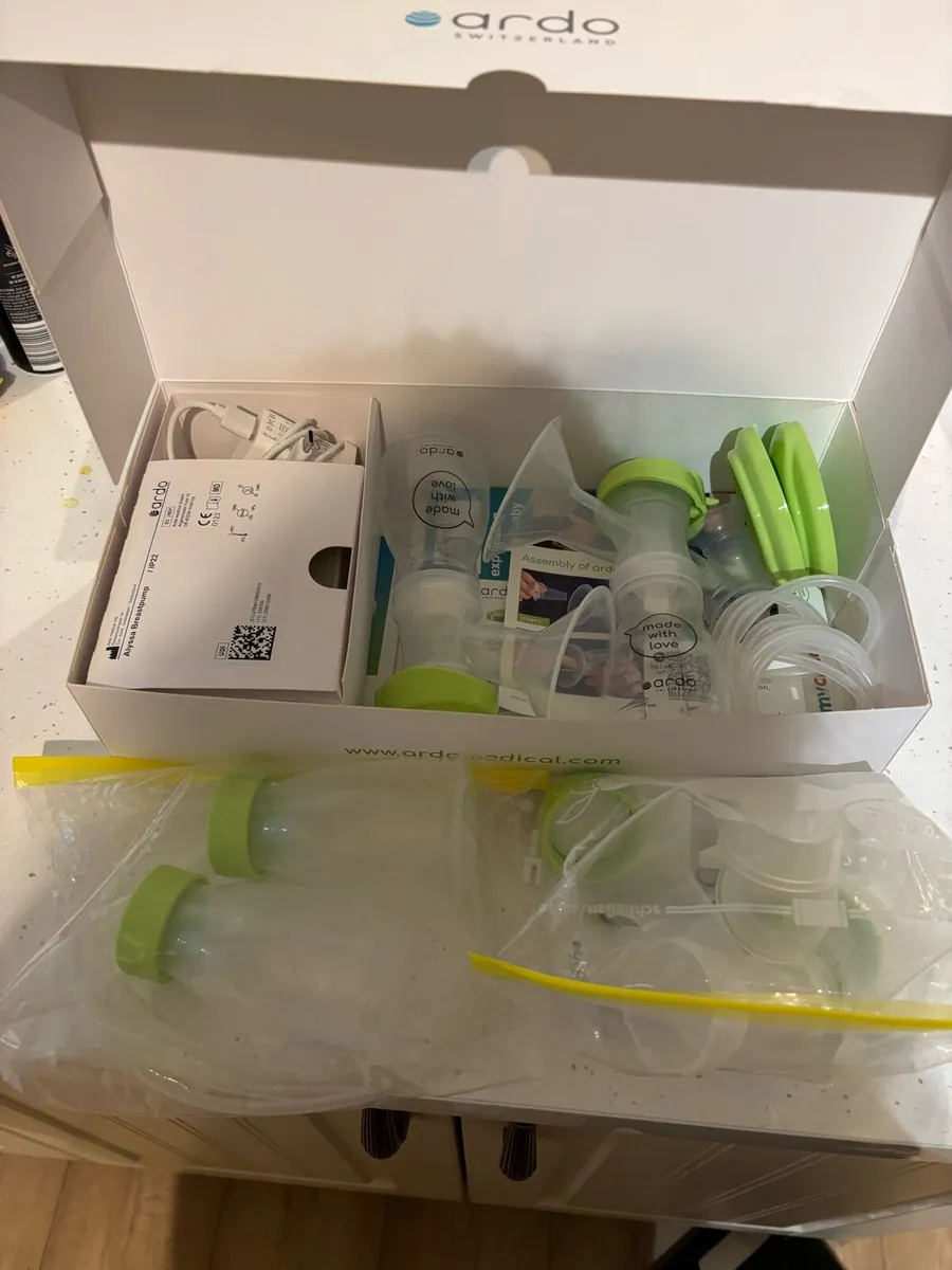 Momcozy M5 and Ardo Alyssa Double Electric pump - Image 2