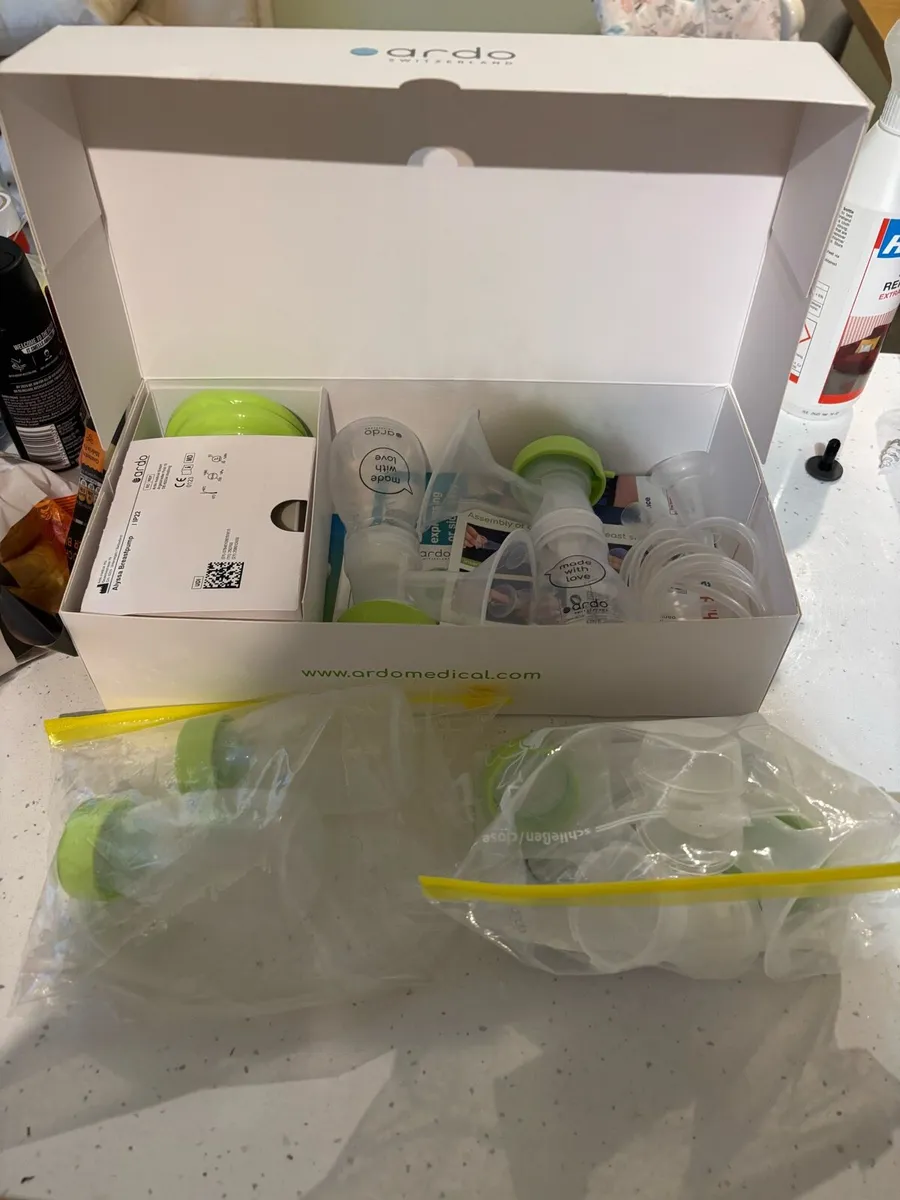 Momcozy M5 and Ardo Alyssa Double Electric pump - Image 3