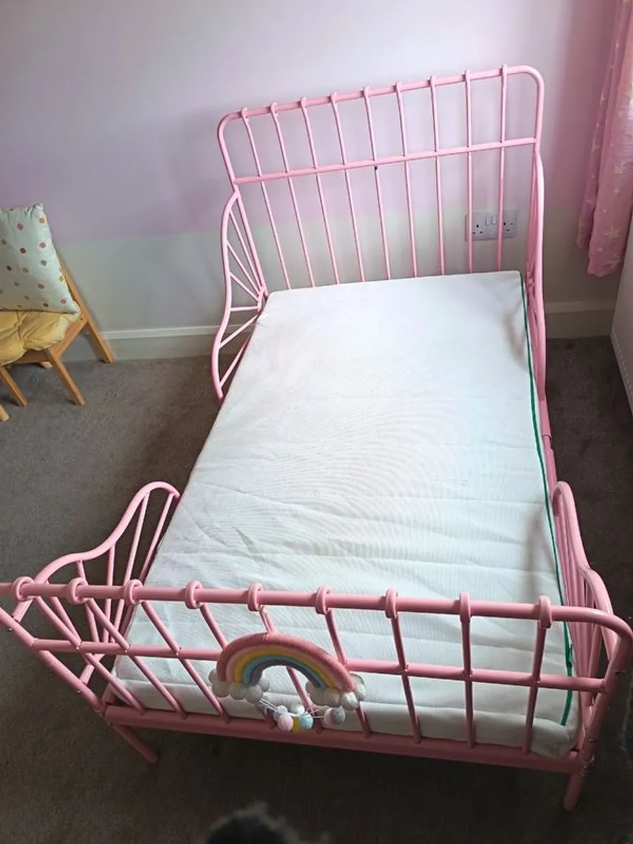 Kids extendable pink bed with mattress - Image 2