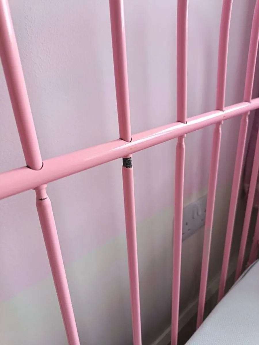 Kids extendable pink bed with mattress - Image 3