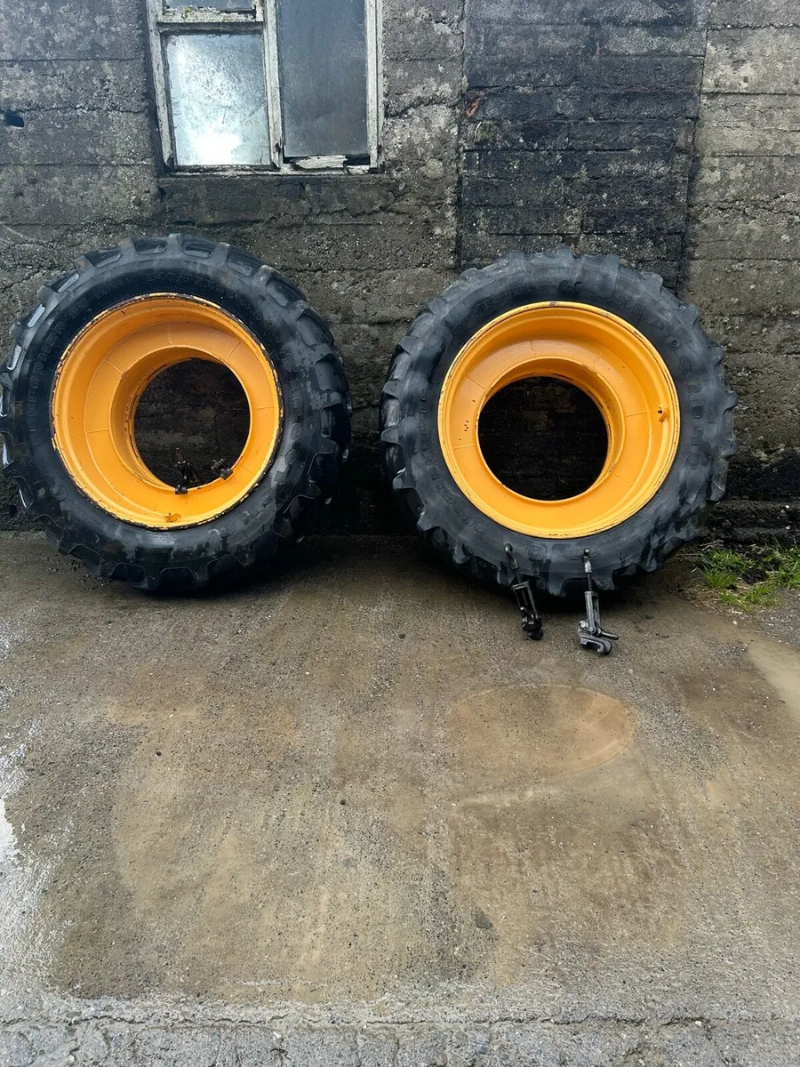 Dual wheels for loading shovel - Image 1