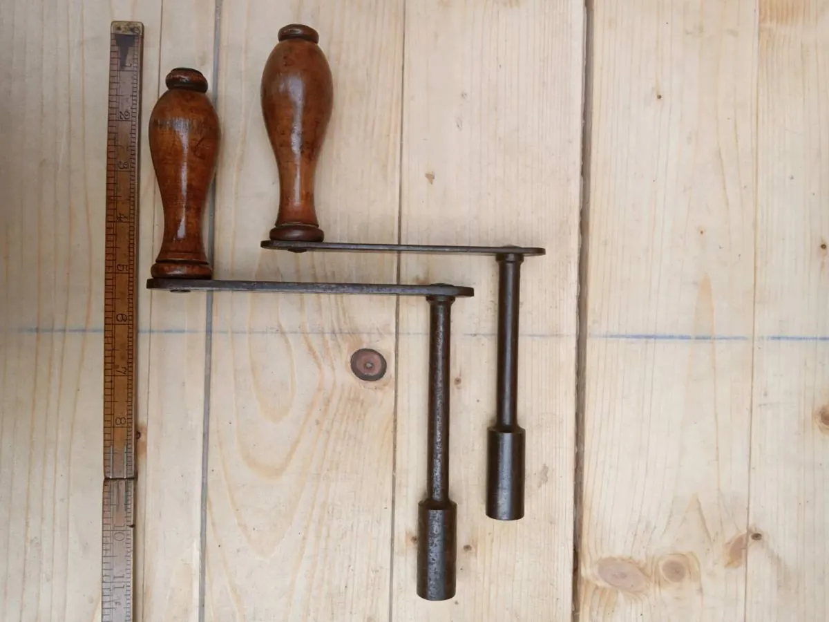 Table winders - Image 1