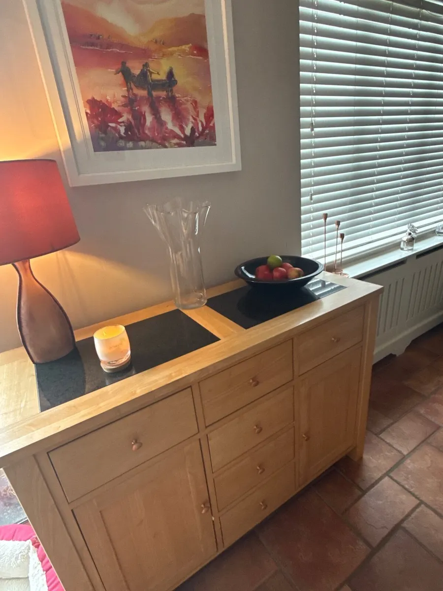 Side table and and corner glass unit with light - Image 1